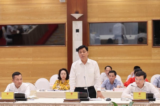Thứ trưởng Bộ Giao thông vận tải Nguyễn Ngọc Đông trả lời câu hỏi của báo chí. Ảnh: VGP