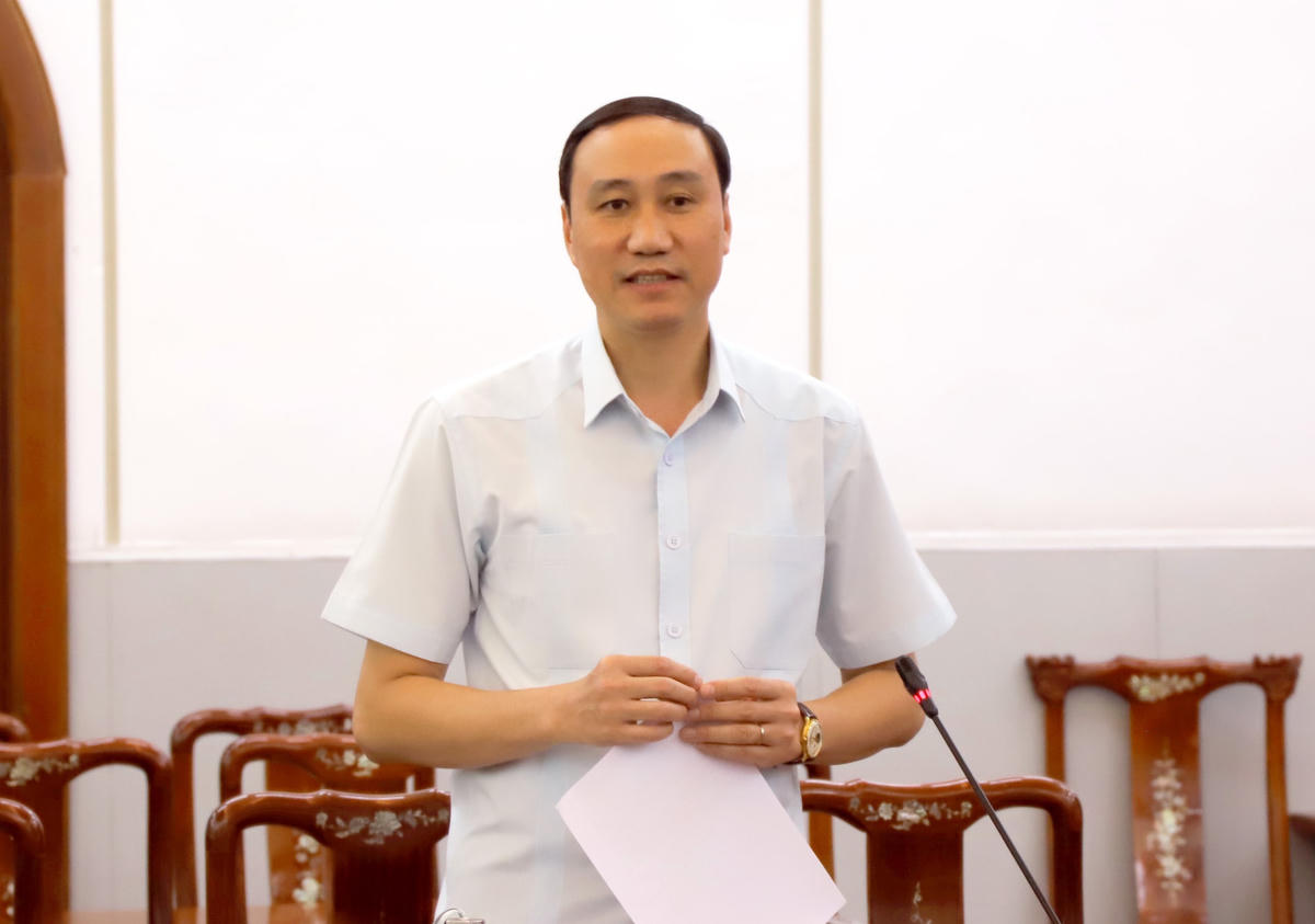 Phó Chủ tịch Phùng Khánh Tài phát biểu tại cuộc họp.