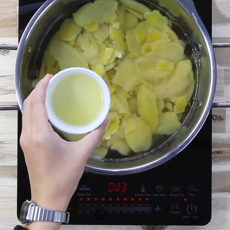 Luộc gừng lần 2.