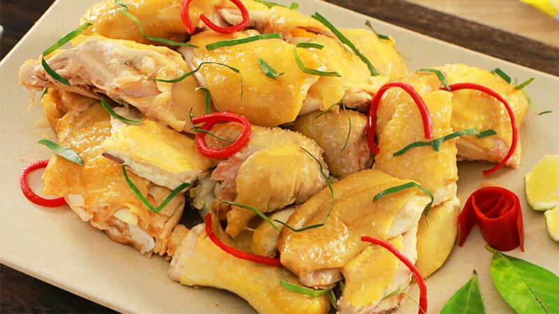 Thịt gà luộc là món đặc trưng ngày Tết miền Bắc. Ảnh: Bách hóa xanh.