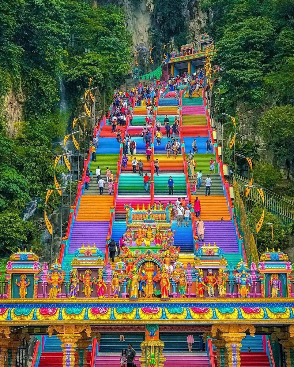 Những bậc thang cầu vồng ở Batu