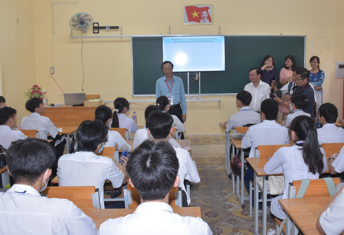 Thứ trưởng Bộ Giáo dục và Đào tạo Phạm Ngọc Thưởng cùng Đoàn công tác số 1 kiểm tra cơ sở vật chất tại điểm thi trường THPT Bạc Liêu, TP Bạc Liêu, tỉnh Bạc Liêu.