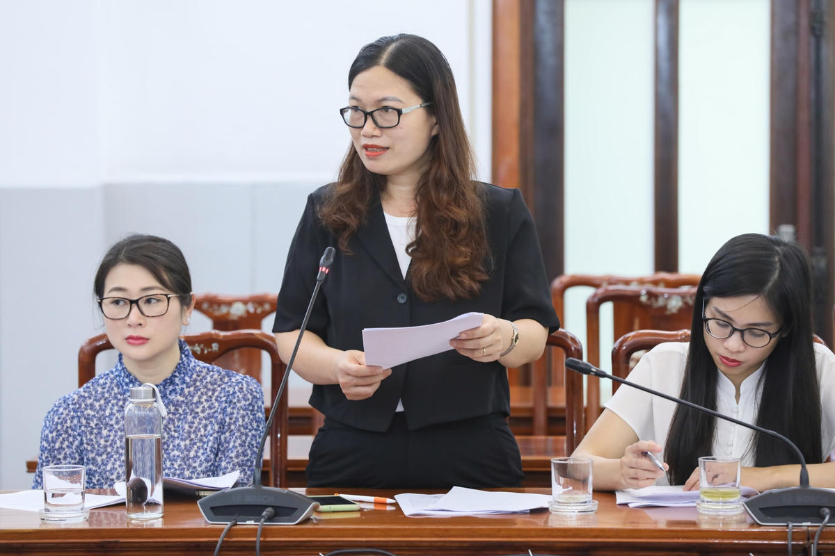 Nhà báo Phan Thảo, Báo Sài Gòn Giải Phóng phát biểu tại buổi gặp mặt.