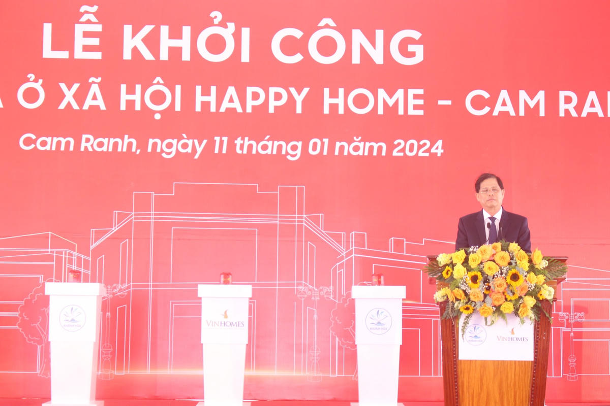 ong-nguyen-tan-tuan-pho-bi-thu-tinh-uy-chu-tich-ubnd-tinh-khanh-hoa-phat-bieu-tai-buoi-le..jpg
