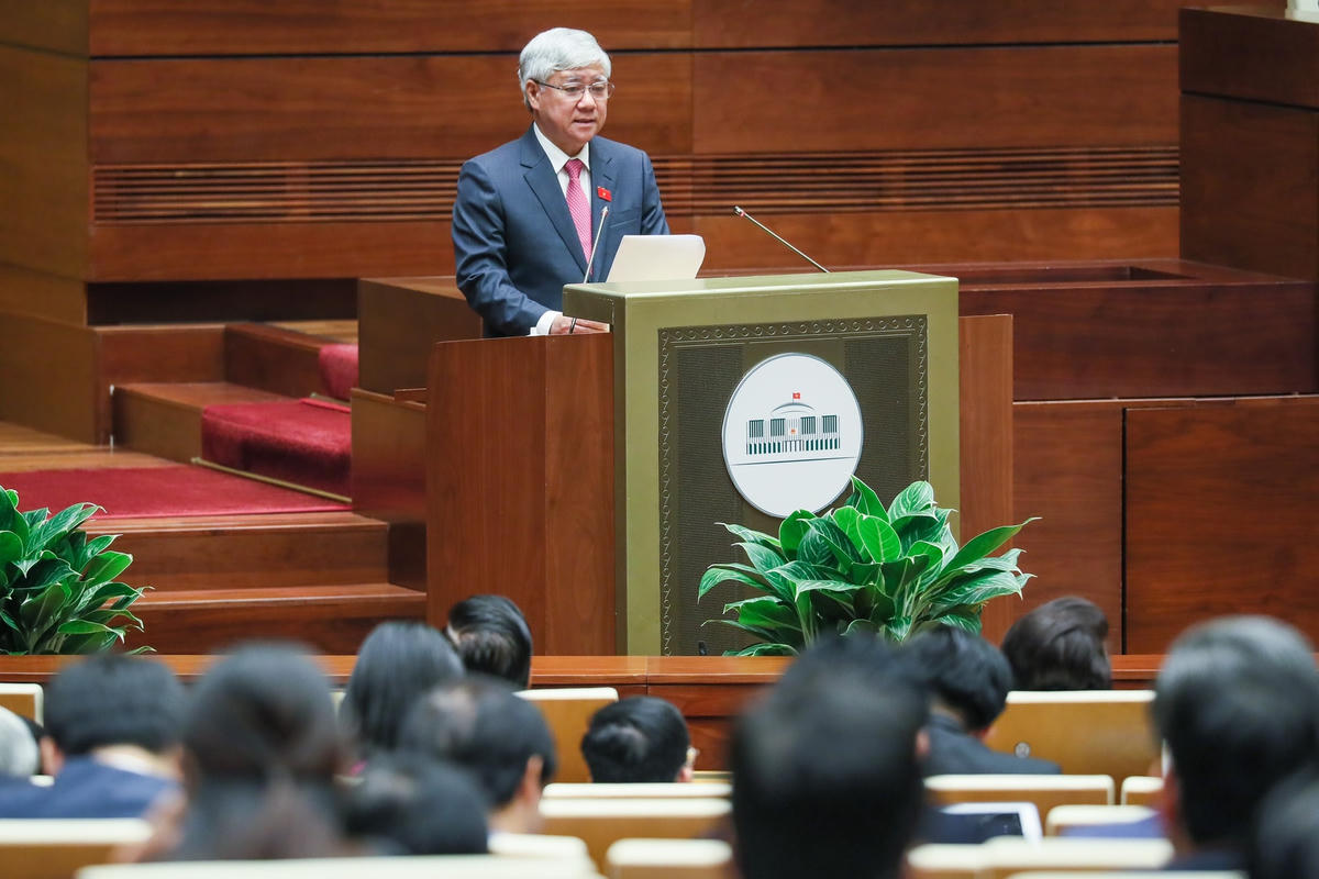 Bí thư Trung ương Đảng, Chủ tịch UBTƯ MTTQ Việt Nam Đỗ Văn Chiến trình bày báo cáo tổng hợp ý kiến, kiến nghị của cử tri và Nhân dân.