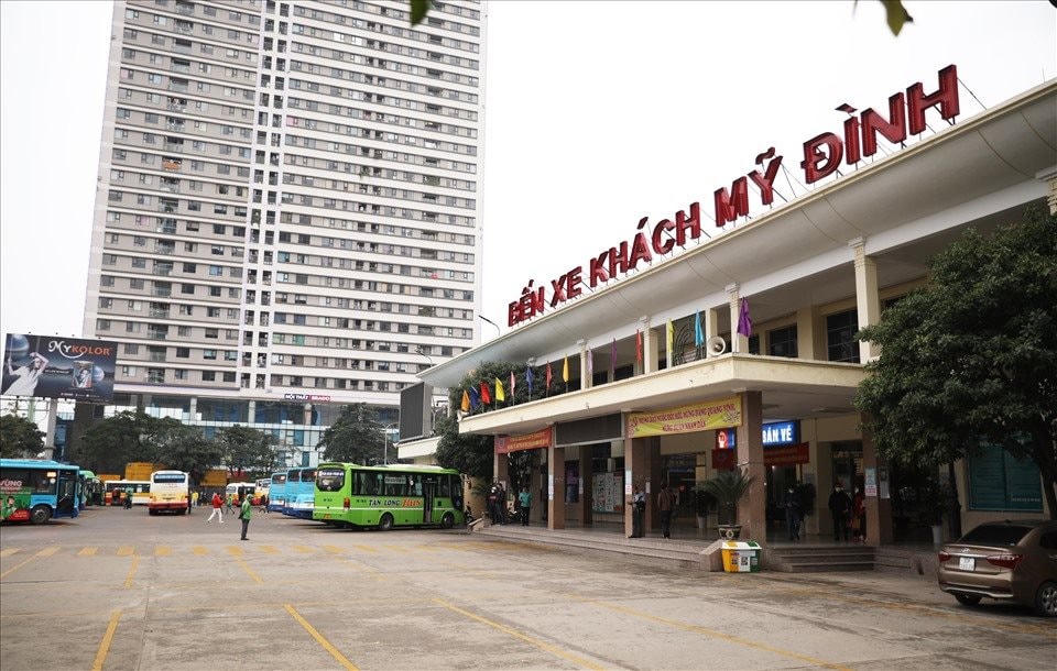 anh-bai-duoi-ben-phai.jpg