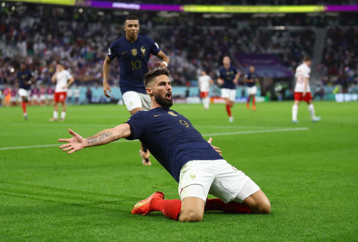 Giroud ăn mừng bàn thắng giúp anh trở thành cầu thủ ghi bàn nhiều nhất lịch sử tuyển Pháp.