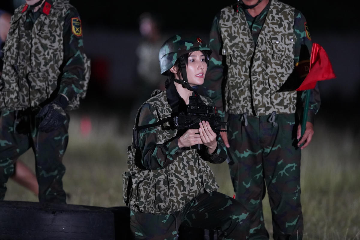 Diễm My không thể giữ bình tĩnh khi thể hiện không tốt ở lượt bắn cuối cùng. 