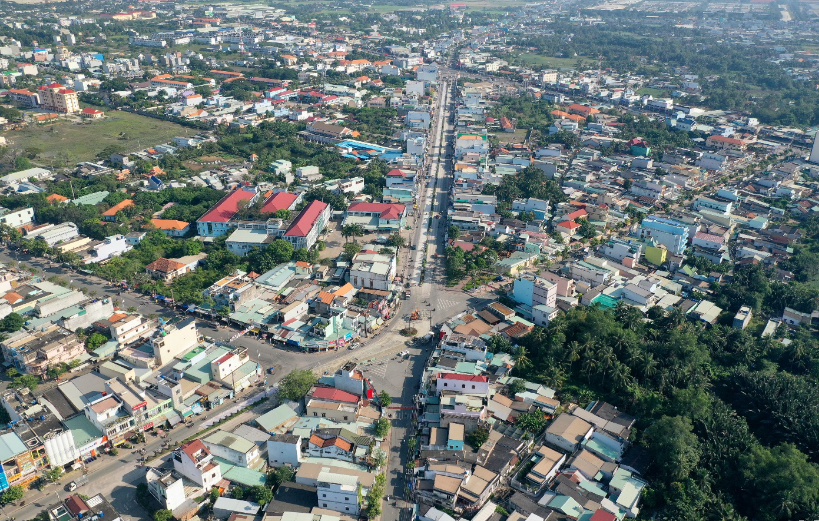 Tỉnh Long An vừa có văn bản chỉ đạo lãnh đạo các sở và địa phương tăng cường "siết chặt" tình trạng giới đầu cơ thổi giá đất lên cao.