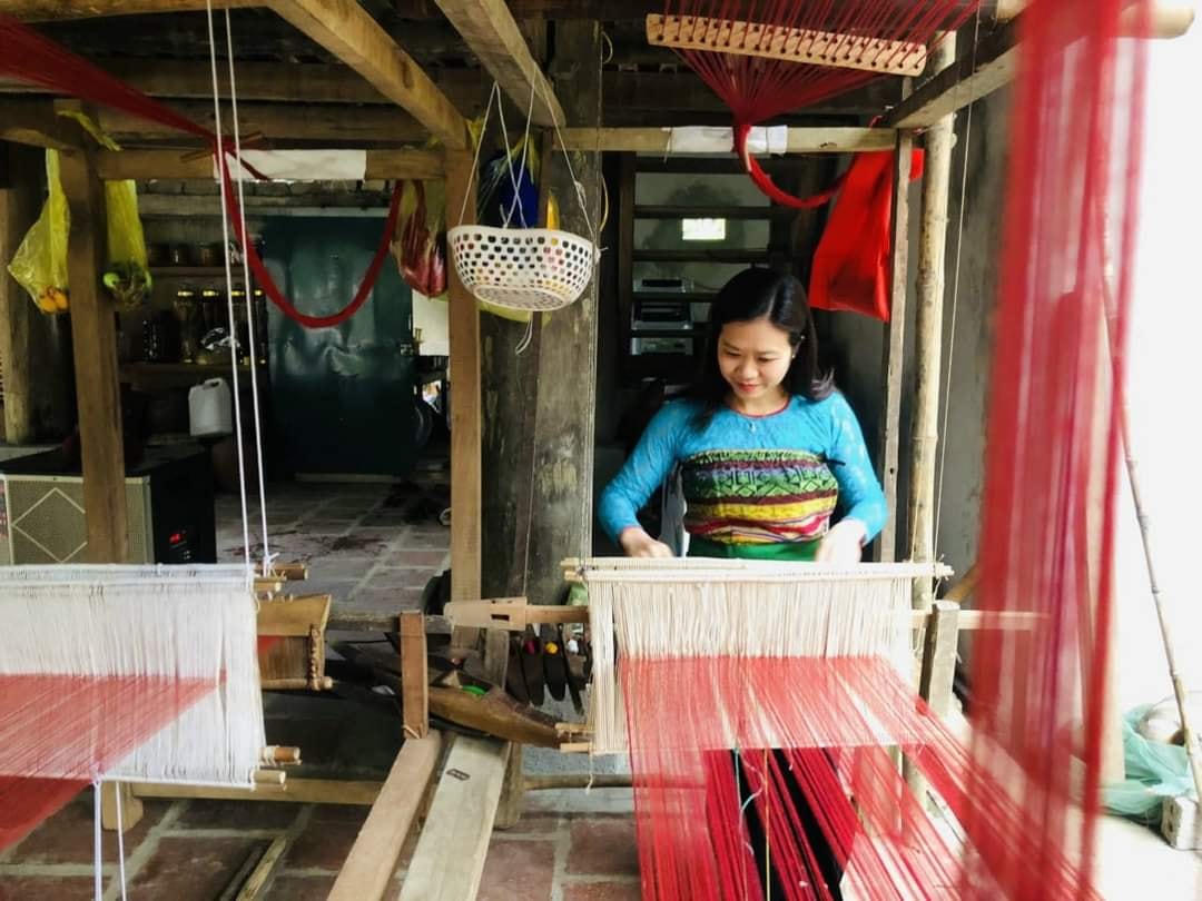 Nét đẹp trong nghề dệt thổ cẩm của người Thái.