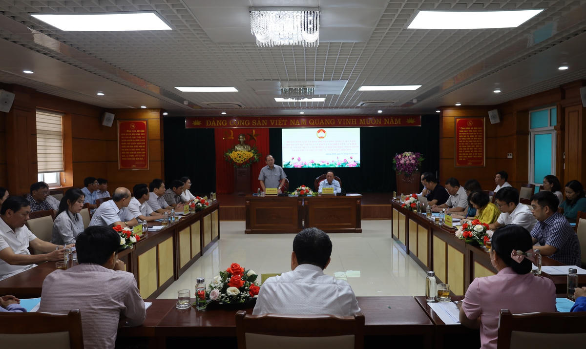 Quang cảnh buổi làm việc.