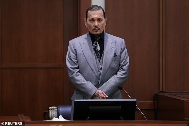 Johnny Depp đã nộp đơn kháng cáo phán quyết phải bồi thường 2 triệu USD cho vợ cũ.  