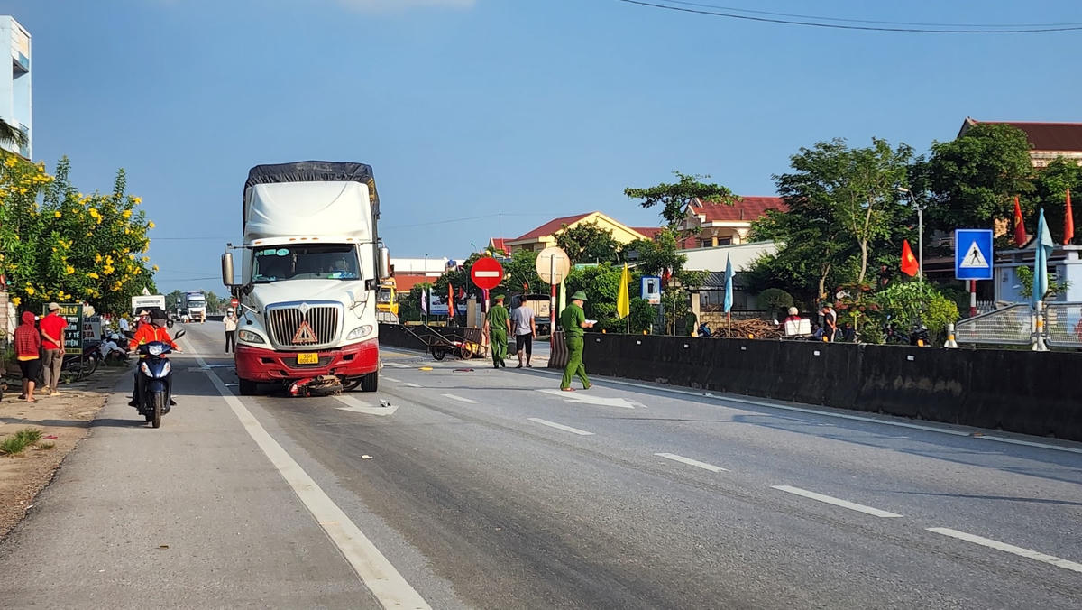 Hiện trường vụ tai nạn khiến người phụ nữ tử vong.