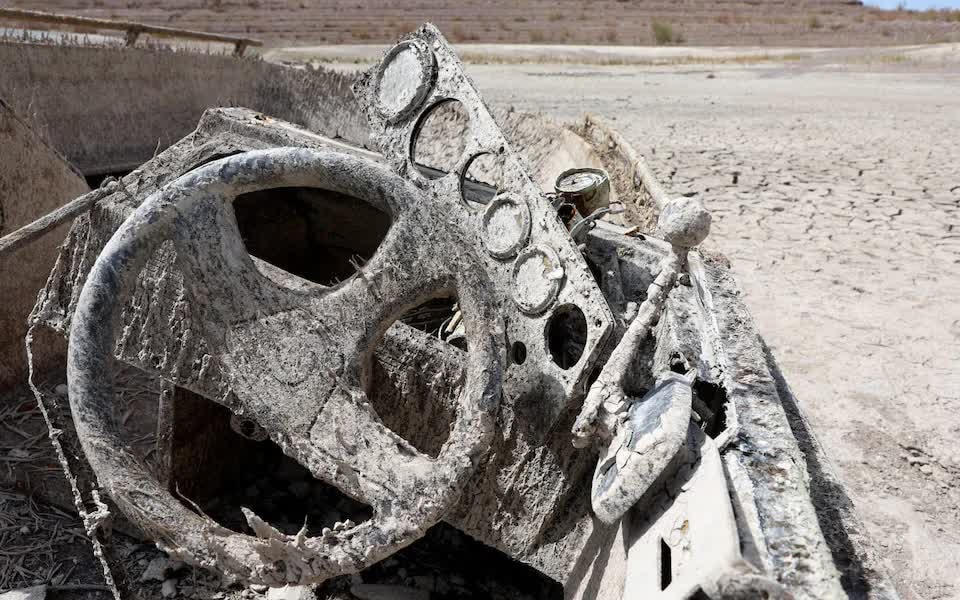 Hạn hán làm lộ hàng loạt di tích lịch sử thế giới