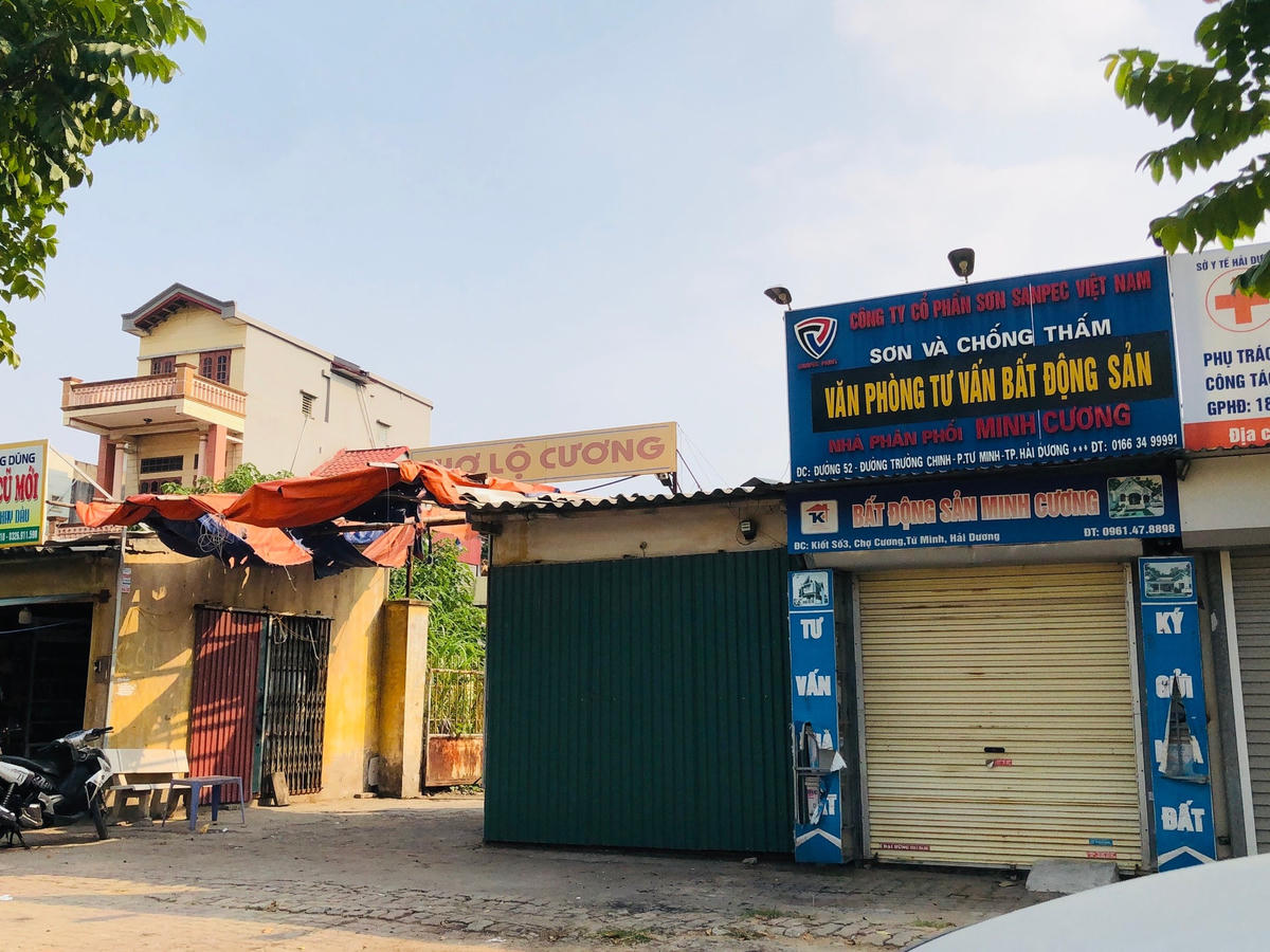 Chỉ có mấy ki ốt mặt đường Trường Chinh được cho thuê lại còn bên trong bỏ trống.