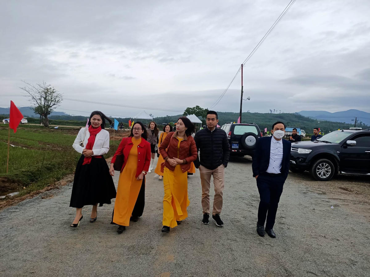 Rất nhiều đại biểu đã đến lễ khởi công.