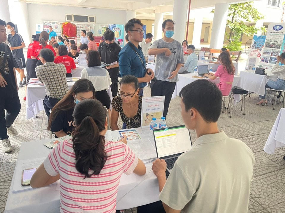 Tăng cường kết nối cung – cầu, giải pháp hỗ trợ người lao động tìm được việc làm sau thất nghiệp.