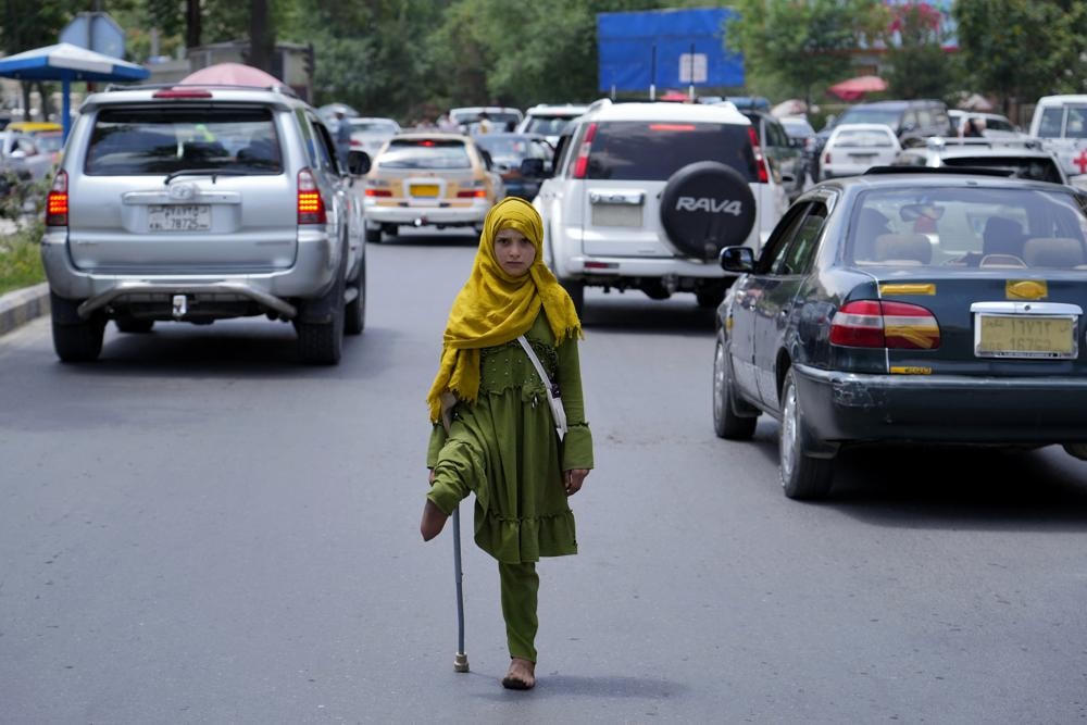 Một đứa trẻ ăn xin ở đường phố Kabul, Afghanistan. Ảnh: AP.