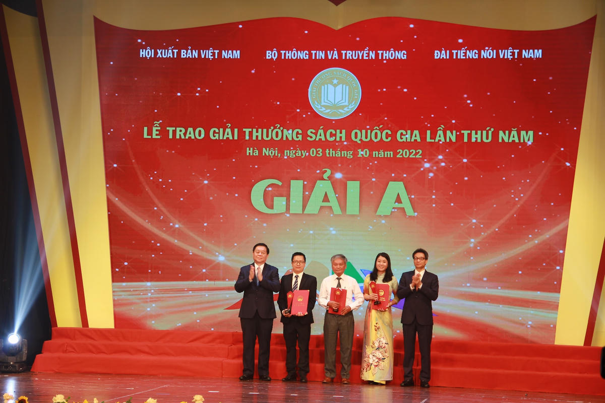 Tác giả, đơn vị xuất bản nhận giải A.