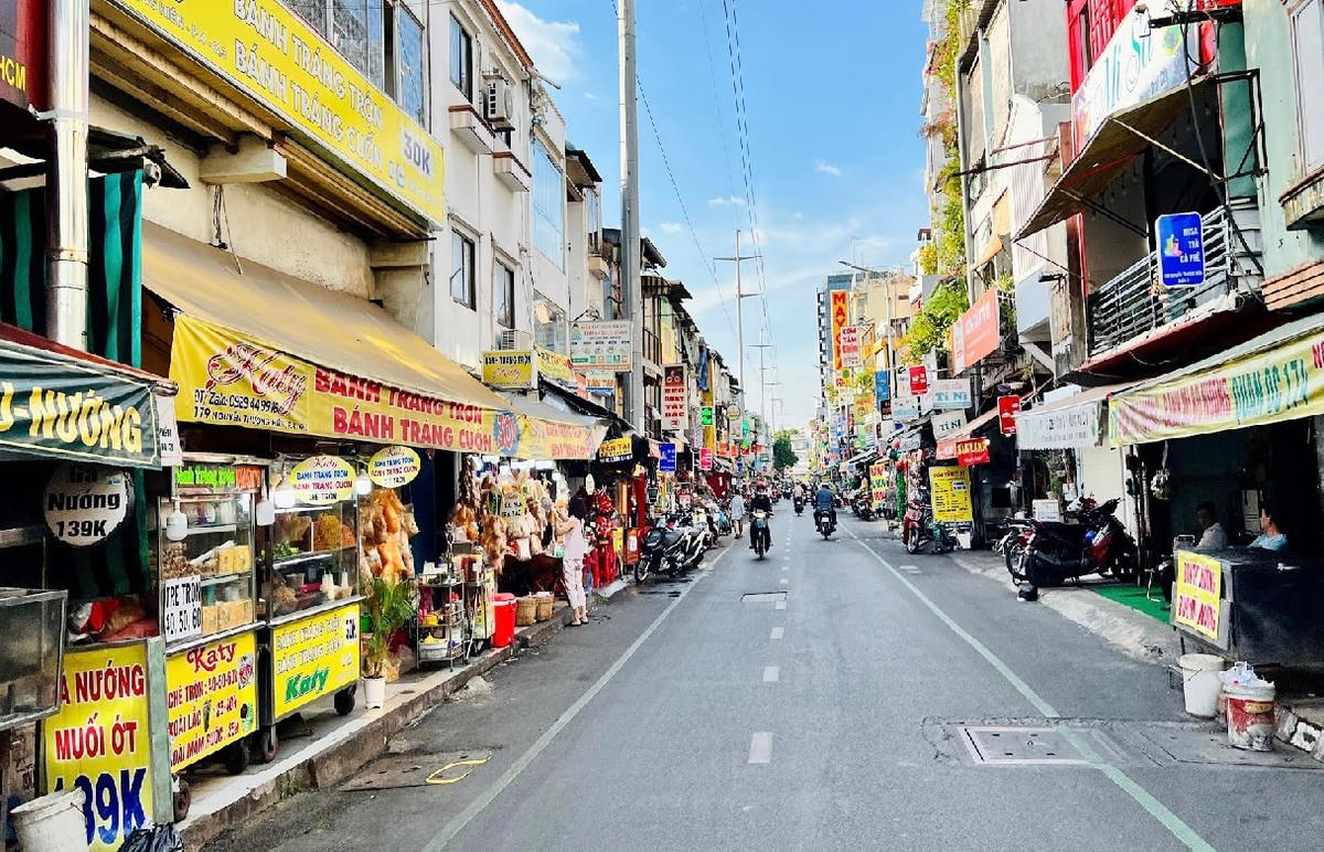 Phố ẩm thực Nguyễn Thượng Hiền vắng khách.