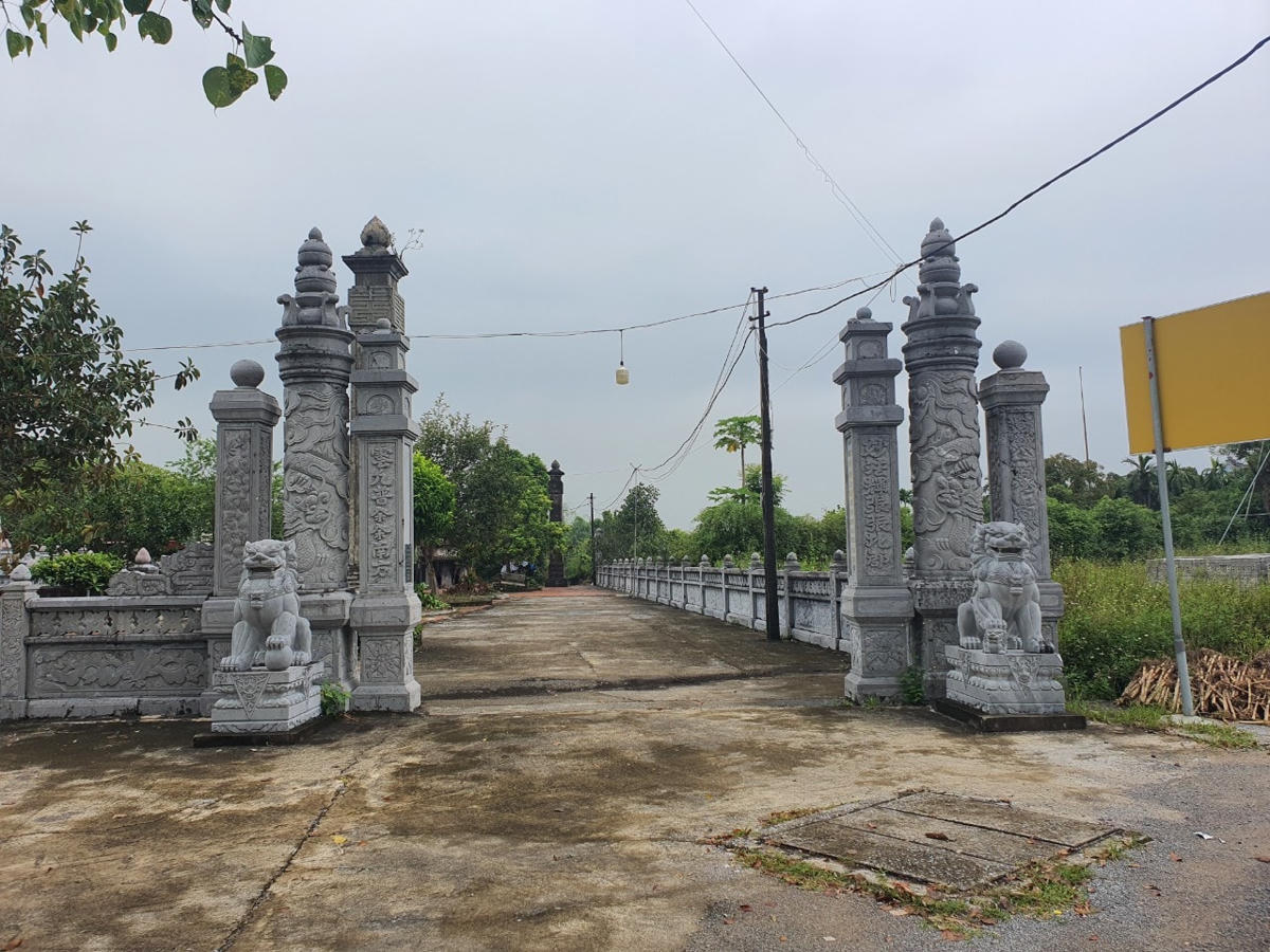 Lăng Mẫu Liễu Hạnh ở Phủ Dầy (Nam Định), một trong những công trình do thợ đá Ninh Vân chế tác, tạo dựng.  