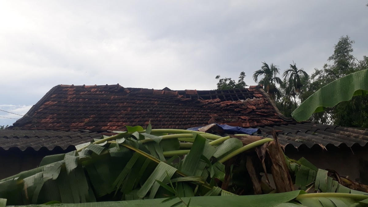 Quảng Trị: Hàng trăm ngôi nhà và nhiều công trình bị hư hại vì dông lốc, mưa đá