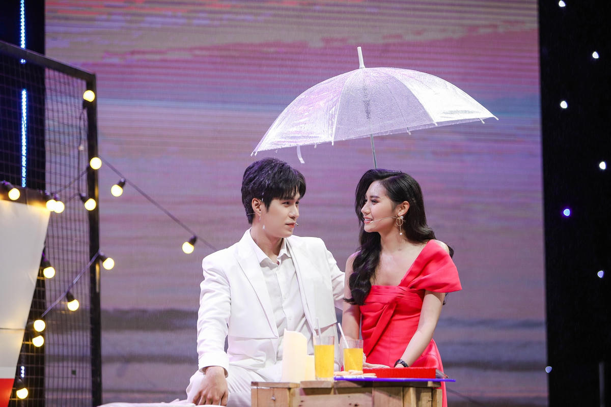 Khung cảnh lãng mạn trên sân khấu, Otis và Tường Vy rất đẹp đôi. Ảnh: Perfect Universe.