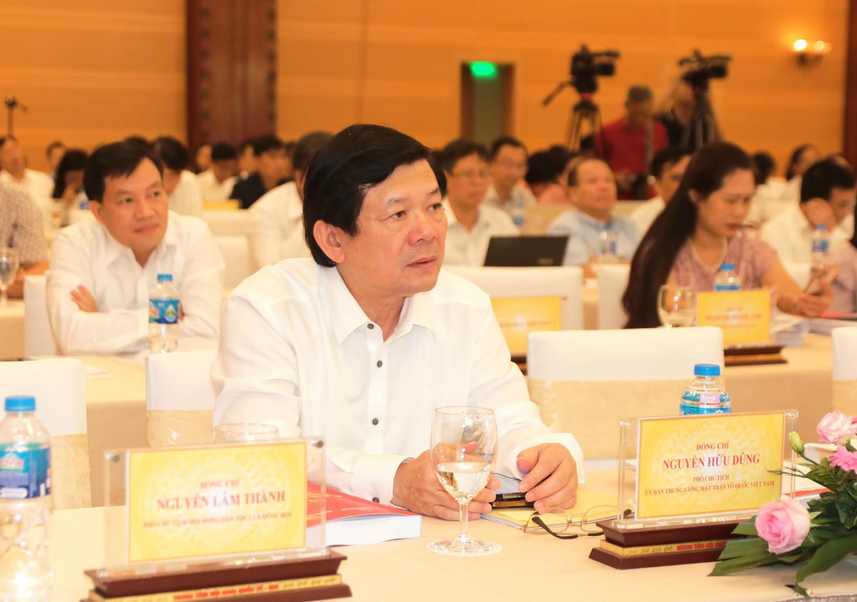 Phó Chủ tịch Nguyễn Hữu Dũng tham dự phiên thảo luận tại Hội thảo.