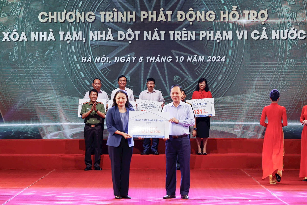 Các cơ quan, đơn vị tham gia ủng hộ tại chương trình. Ảnh: Quang Vinh.