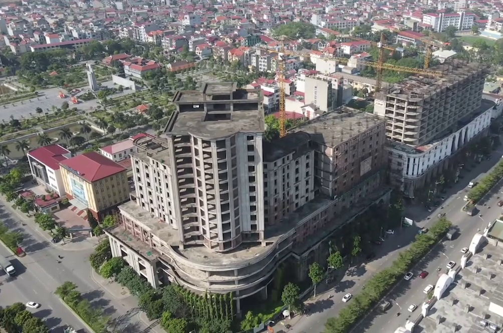 Được kỳ vọng sẽ tạo điểm nhấn kiến trúc cho thành phố Từ Sơn, thế nhưng sau nhiều năm triển khai, Dự án Trung tâm thương mại Hồng Kông vẫn dang dở.