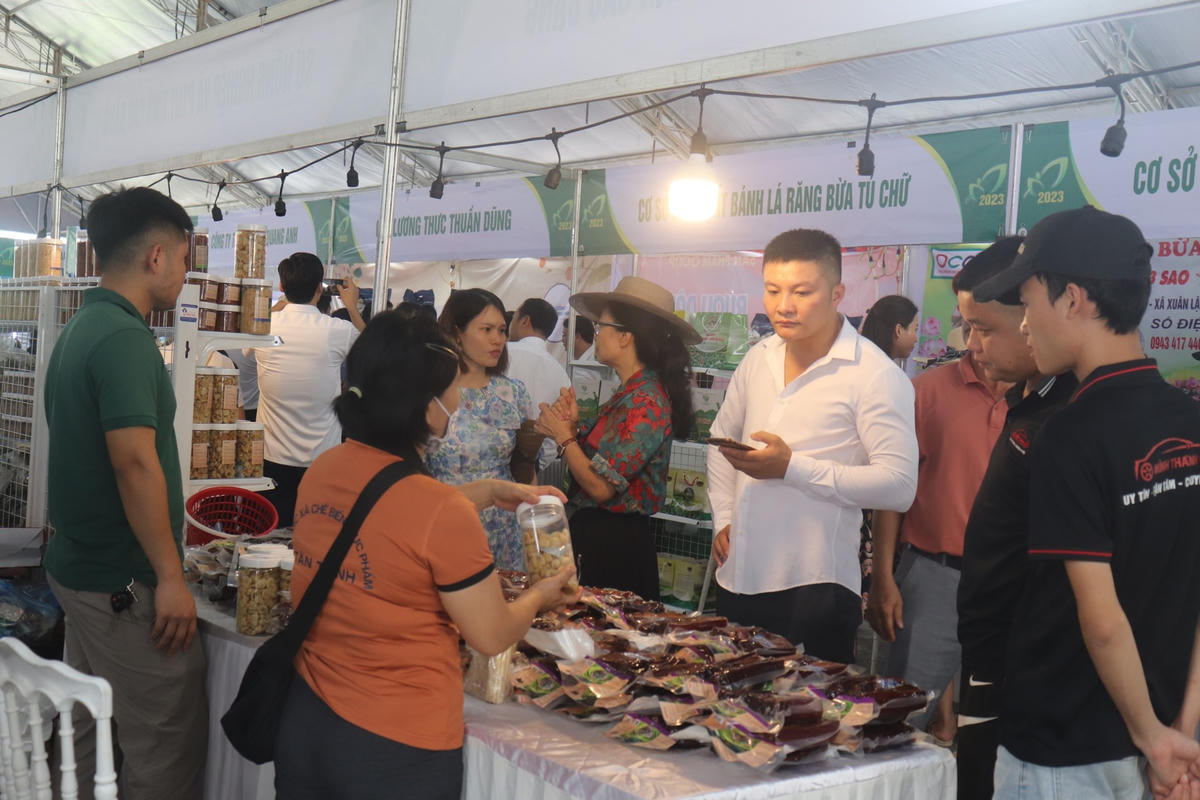 [Ảnh]: 200 gian hàng nông sản được quảng bá tại Thanh Hóa