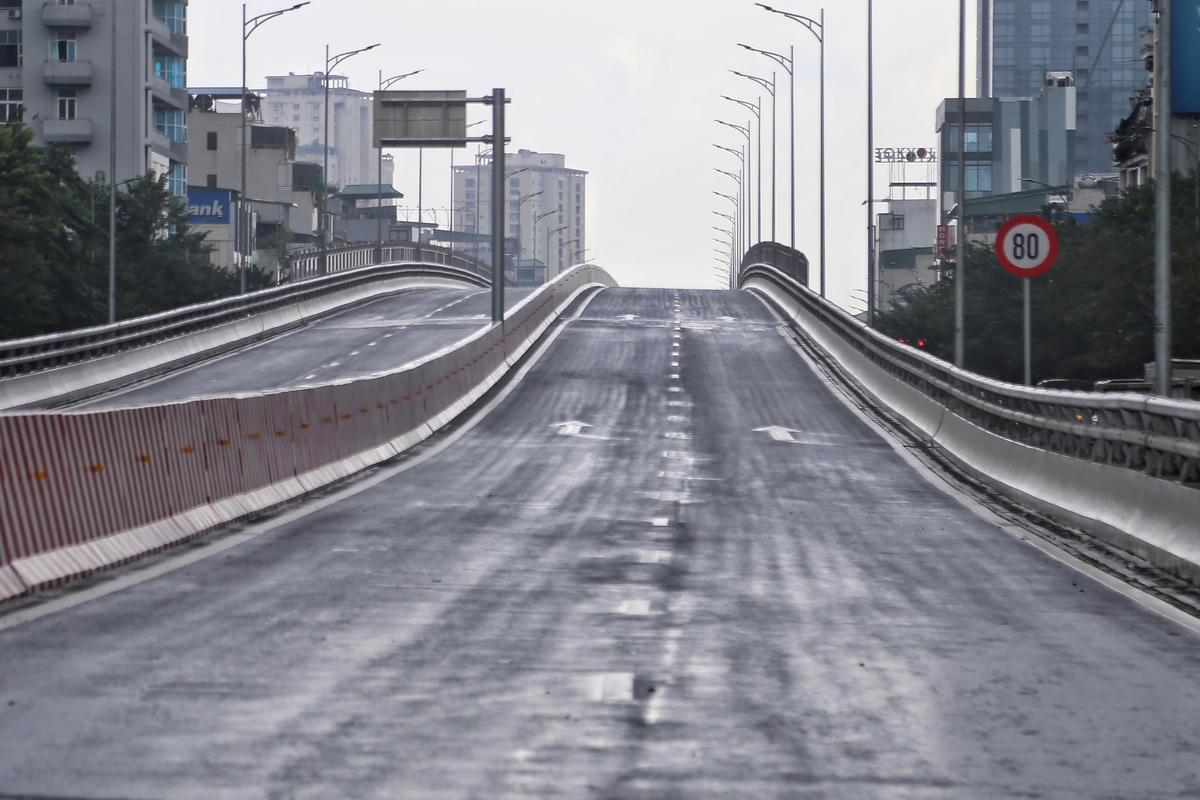 Tuyến đường này cho phép xe ô tô đi với tốc độ 80 km/h.