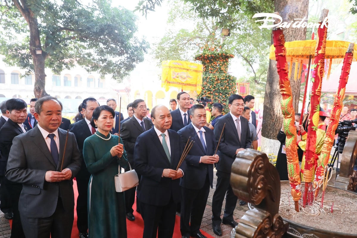 Chủ tịch nước cùng kiều bào dự Xuân quê hương dâng hương, thả cá chép