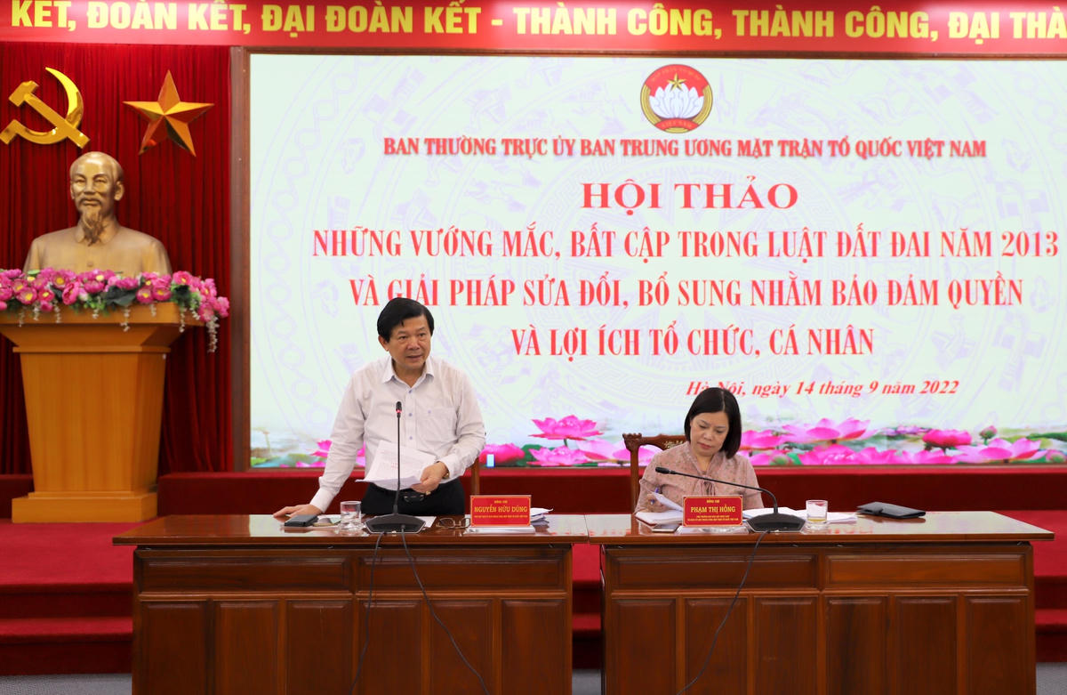 Phó Chủ tịch UBTƯ MTTQ Việt Nam Nguyễn Hữu Dũng phát biểu tại Hội thảo.