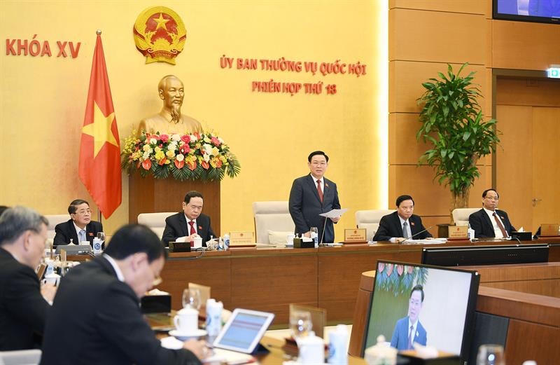 Chủ tịch Quốc hội Vương Đình Huệ phát biểu khai mạc phiên họp thứ 18 của Ủy ban Thường vụ Quốc hội. Nguồn: Quochoi.vn