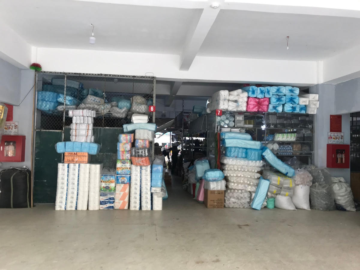 38 khu vực kinh doanh trong “Trung tâm thương mại dịch vụ Phú Nhân Nghĩa” được “hô biến” thành 381 ki ốt “kinh doanh như chợ” và chưa được khôi phục lại.