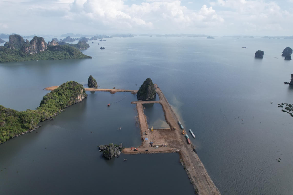 Trong phần diện tích 31,8 ha của dự án, có 3,88 ha nằm trong vùng đệm, vùng bảo vệ 2 của Di sản thiên nhiên thế giới vịnh Hạ Long.