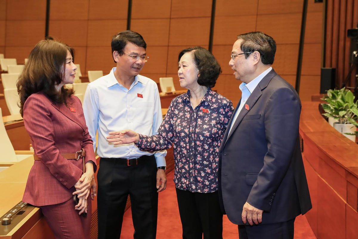 Thủ tướng Phạm Minh Chính và Thường trực Ban Bí thư Trương Thị Mai cùng đại biểu Quốc hội, ngày 29/5. Ảnh: Quang Vinh.