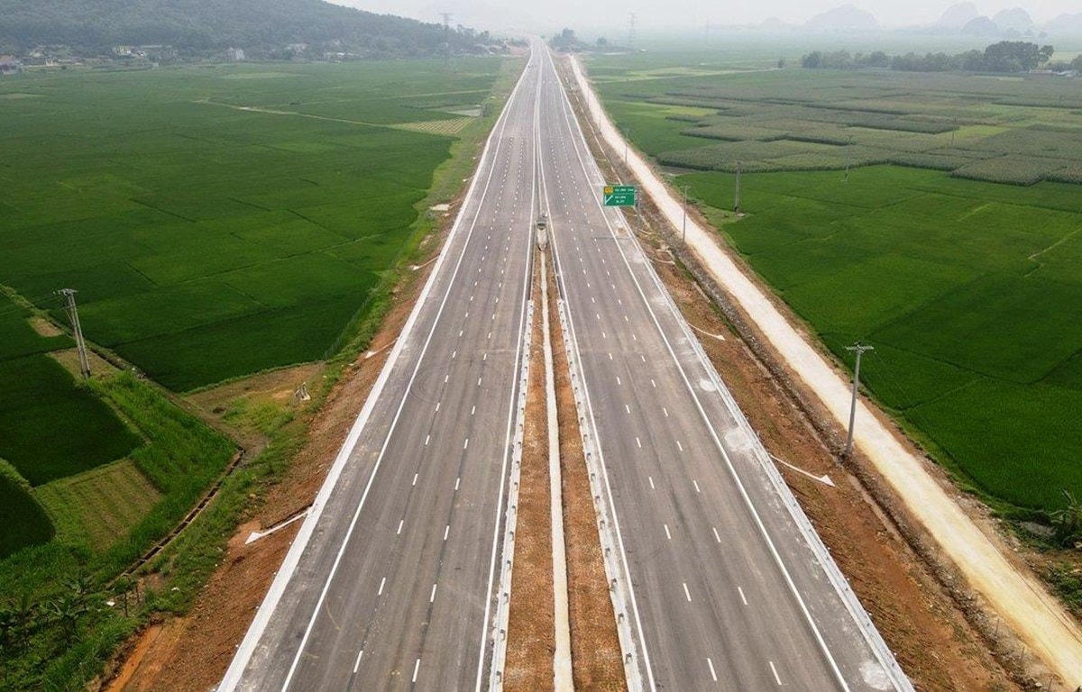 Bộ GTVT thúc tiến độ thủ tục GPMB, cấp mỏ vật liệu thi công cao tốc Bắc - Nam giai đoạn 2. Ảnh minh họa.