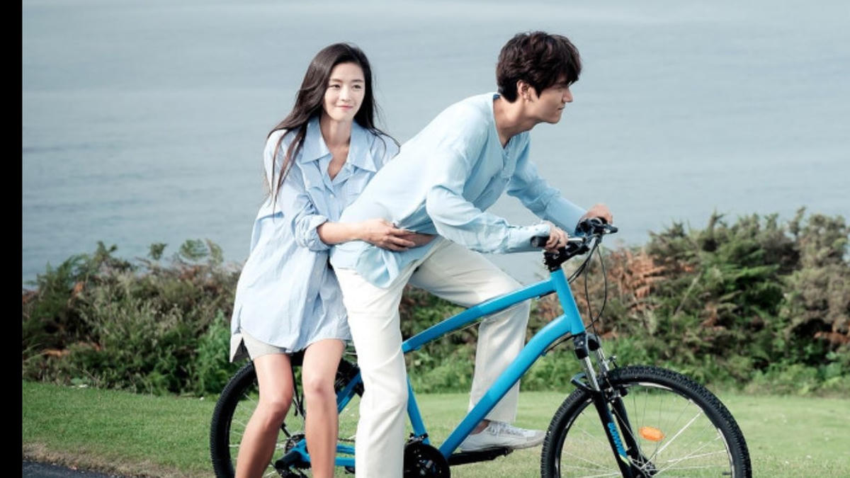 Tạo hình của Lee Min Ho và Jun Ji Hyun trong “Huyền thoại biển xanh”.