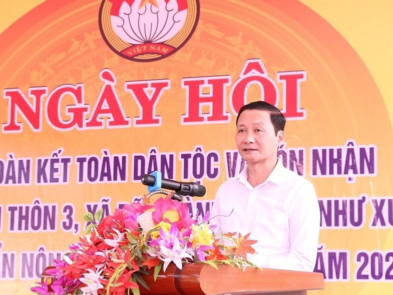 Ông Đỗ Minh Tuấn, Chủ tịch UBND tỉnh Thanh Hóa bày tỏ vui mừng với những kết quả mà người dân KDC thôn 3 đã đạt được.