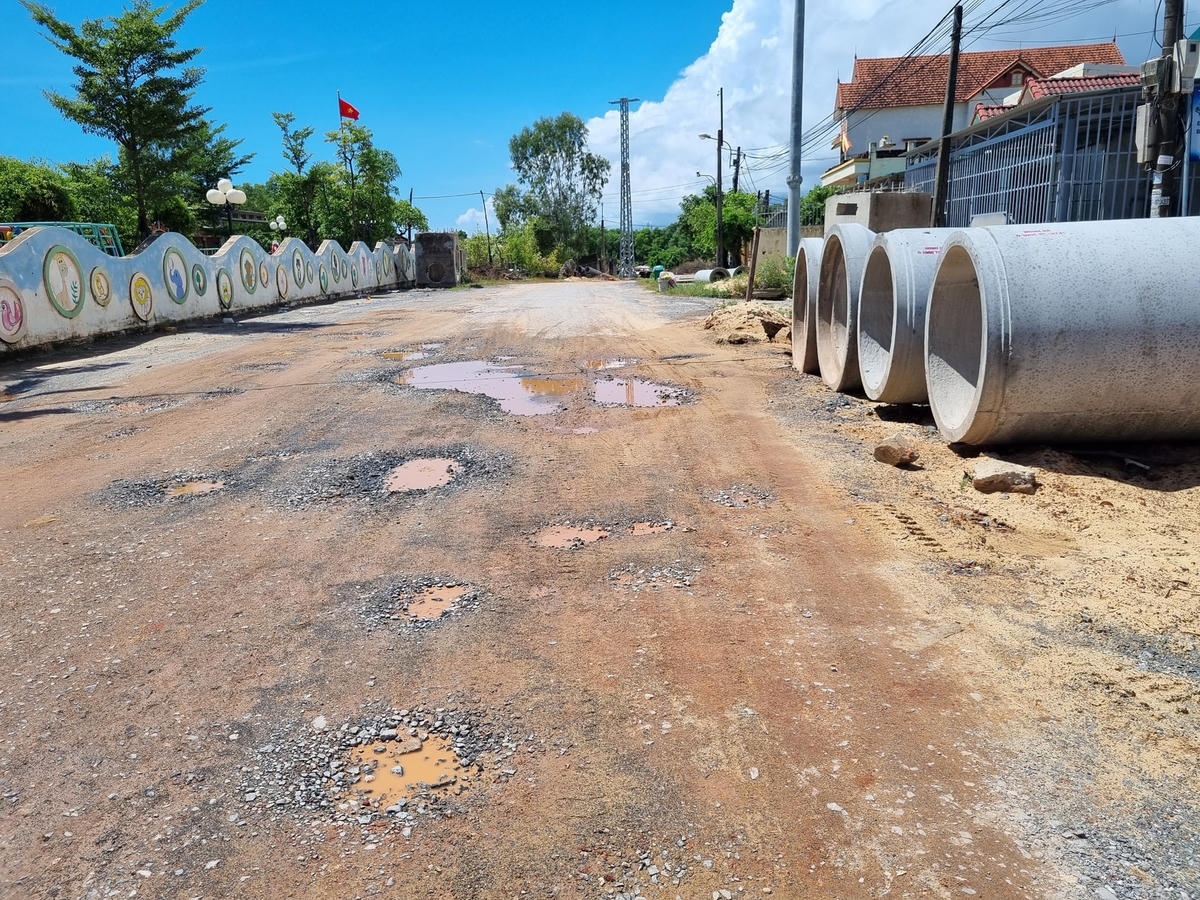 Dự án nâng cấp, mở rộng tuyến đường Nguyễn Thị Định (đoạn từ cầu Nhật Lệ II đến nghĩa trang liệt sĩ xã Bảo Ninh) có chiều dài dự kiến 3,1 km, giá trị xây lắp 30 tỷ đồng.