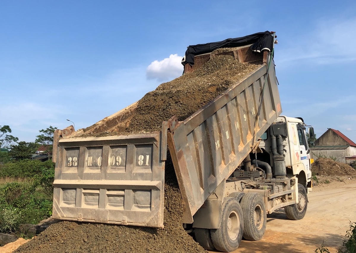 Công ty CP Tập đoàn ThaiGroup đã huy động máy móc, phương tiện khắc phục, sửa chữa hạ tầng kỹ thuật tại khu TĐC Kỳ Lợi ở phường Kỳ Trinh, thị xã Kỳ Anh, Hà Tĩnh.