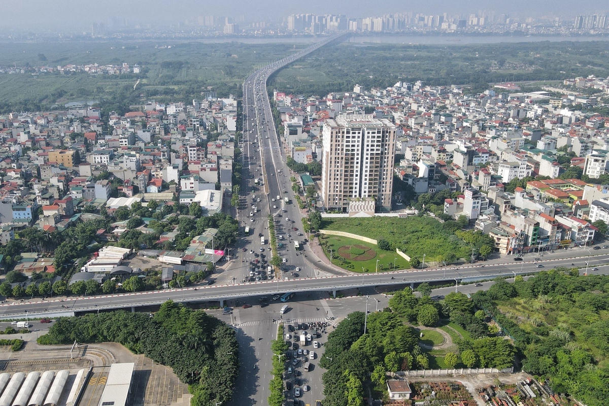 Cầu Vĩnh Tuy thoát cảnh ùn tắc sau thông xe