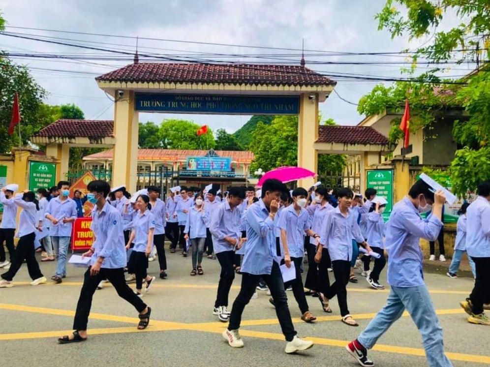 Các thí sinh tại tỉnh Ninh Bình đánh giá đề thi năm nay có tính phân loại cao, phân tầng học lực tốt.  