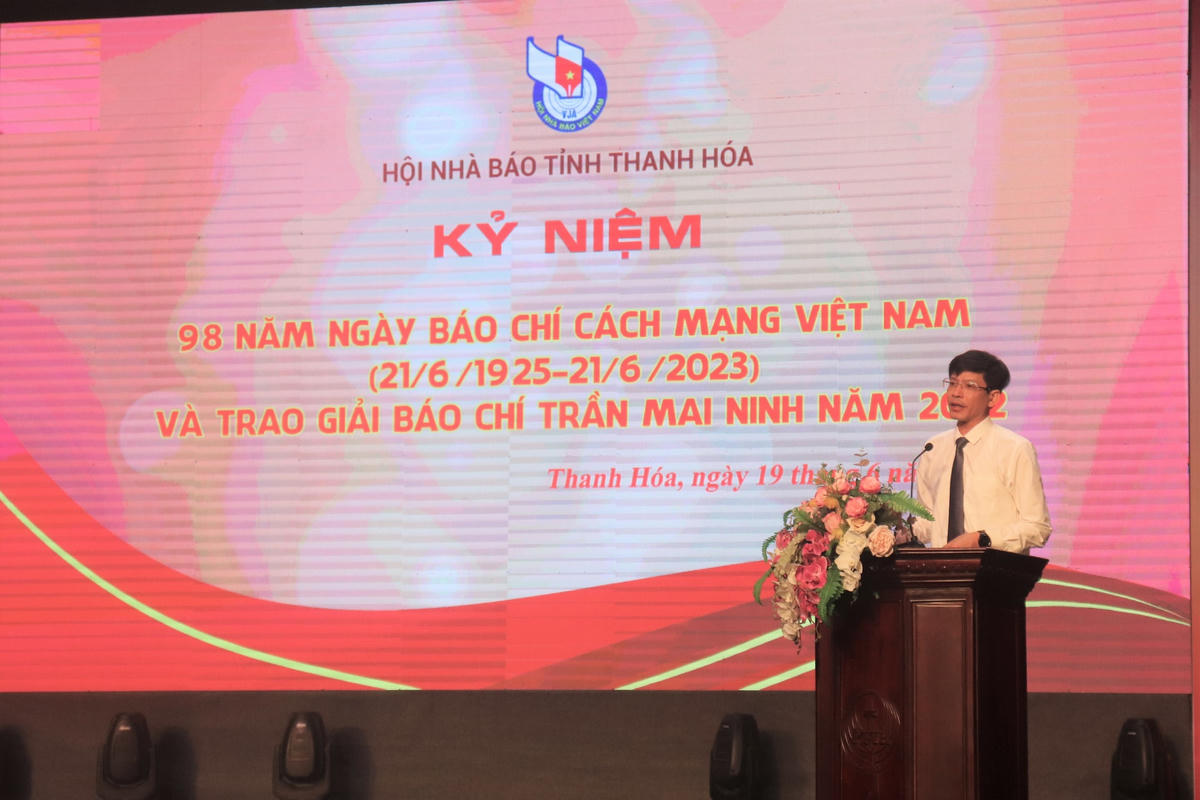 Ông Phạm Văn Báu, Chủ tịch Hội Nhà báo tỉnh Thanh Hóa phát biểu tại lễ kỷ niệm.