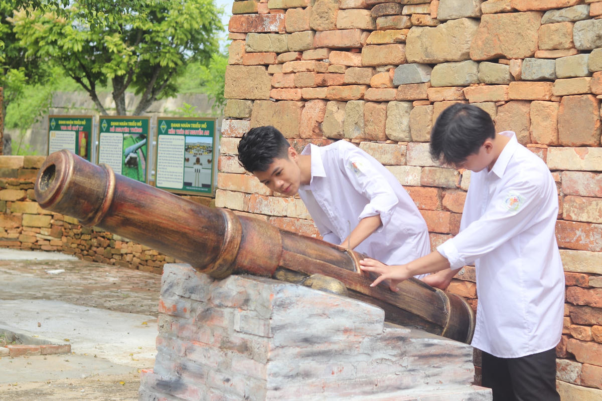 [Ảnh] Khám phá di sản thành nhà Hồ