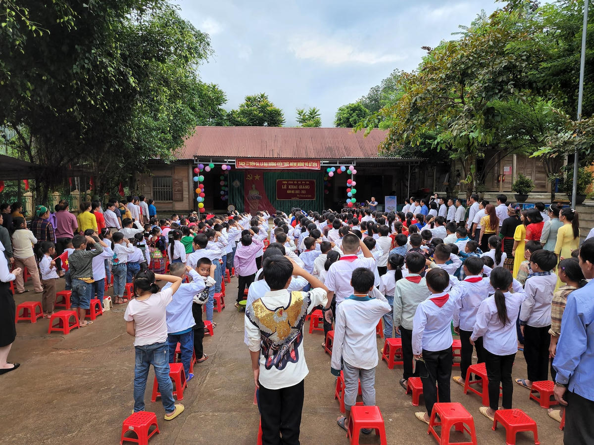 Nhân dịp khai giảng, Tổng công ty Phát điện 1 - Công ty Thuỷ điện Bản Vẽ hỗ trợ giáo dục - tiếp sức đến trường năm học 2022-2023 cho trường Tiểu học Mai Sơn 10 bộ máy tính trị giá 120 triệu đồng.