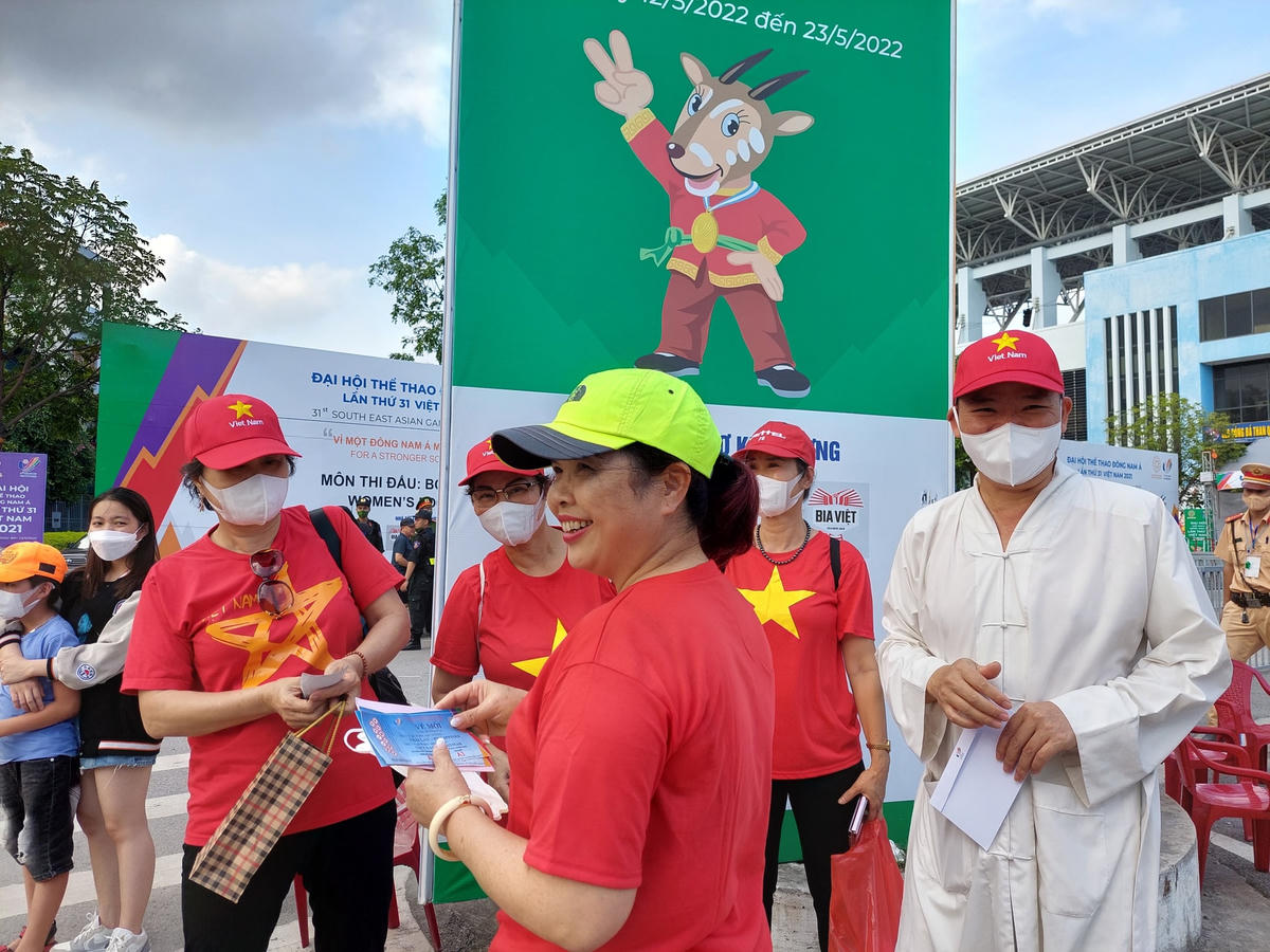 Những nụ cười luôn thường trực trên khuôn mặt rạng rỡ của các CĐV.