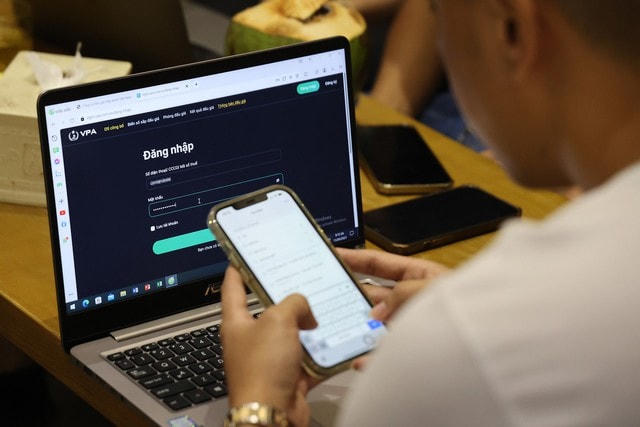 Đấu giá biển số xe.